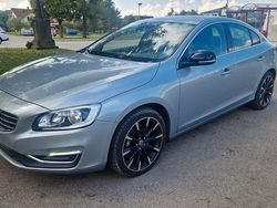 Silber Gebraucht 2016 Volvo S60 Summum Limousine | 17.699 €