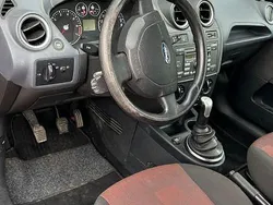 Rot Gebraucht 2006 Ford Fiesta Ambiente Kleinwagen | 1.200 € (Guter Preis)