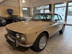 Beige cava Gebraucht 1974 Alfa Romeo 2000 Veloce Coupé | 43.900 €