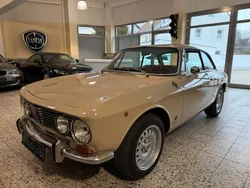 Beige cava Gebraucht 1974 Alfa Romeo 2000 Veloce Coupé | 43.900 €