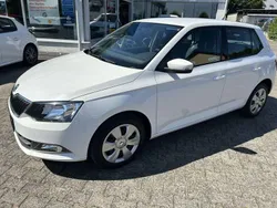 Weiß Gebraucht 2017 Skoda Fabia Ambition Kleinwagen | 10.550 € (Fairer Preis)