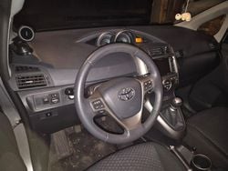 Silber Gebraucht 2010 Toyota Verso Life Van / Kleinbus | 8.888 € (Fairer Preis)
