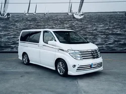 Weiß Gebraucht 2003 Nissan Elgrand Van / Kleinbus | 10.999 €