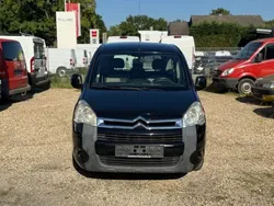 Schwarz Gebraucht 2009 Citroën Berlingo Van / Kleinbus | 3.499 € (Fairer Preis)