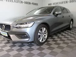 Osmium grey metallic / metalli Gebraucht 2018 Volvo V60 Momentum Kombi | 18.599 € (Guter Preis)