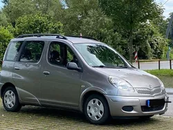Grau Gebraucht 2005 Toyota Yaris Kombi | 999 € (Superpreis)
