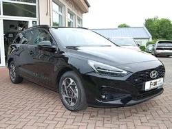 Schwarz Neu 2024 Hyundai i30 Style Limousine | 22.990 € (Etwas zu teuer)