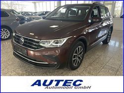 Braun, metallic Gebraucht 2021 VW Tiguan Life SUV | 23.985 € (Fairer Preis)