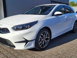 Weiss Neu 2024 Kia Ceed Limousine | 26.225 € (Fairer Preis)