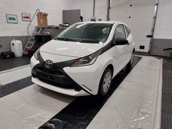 Weiß Gebraucht 2017 Toyota Aygo Kleinwagen | 6.900 € (Fairer Preis)