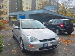 Grau Gebraucht 2001 Ford Focus Limousine | 899 € (Guter Preis)