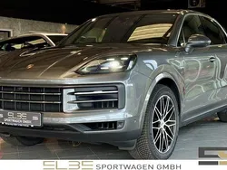 Grau Gebraucht 2024 Porsche Cayenne SUV | 99.850 € (Superpreis)