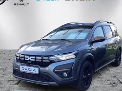 Dolomitgrau metallic Gebraucht 2024 Dacia Jogger Extreme Van / Kleinbus | 22.760 € (Etwas zu teuer)