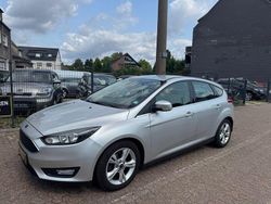 Grau Gebraucht 2015 Ford Focus Limousine | 6.990 € (Guter Preis)