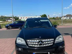 Schwarz Gebraucht 2005 Mercedes ML350 SUV | 6.199 € (Fairer Preis)