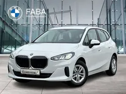 Weiß Gebraucht 2022 BMW 218 Active Tourer Performance Van / Kleinbus | 25.390 € (Guter Preis)