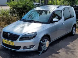 Brilliantsilber metallic Gebraucht 2015 Skoda Roomster Best of Kombi | 9.990 € (Teuer)