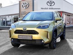 Warm gold metallic Gebraucht 2022 Toyota Yaris Hybrid Team | 23.990 € (Fairer Preis)