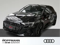 Mythosschwarz metallic Neu 2025 Audi RS3 Kleinwagen | 83.370 €