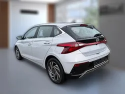 Metallic Gebraucht 2024 Hyundai i20 Advanced | 20.130 € (Etwas zu teuer)