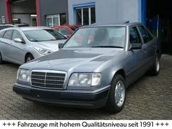 Grau Gebraucht 1988 Mercedes E230 Limousine | 6.999 €
