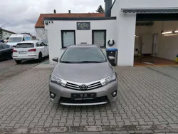 Gold Gebraucht 2015 Toyota Corolla Edition Limousine | 12.500 € (Teuer)