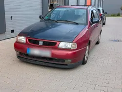 Rot Gebraucht 1998 Seat Cordoba Kombi | 900 €