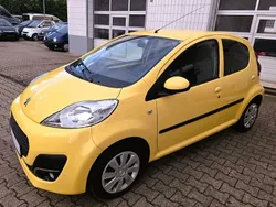 Gelb Gebraucht 2012 Peugeot 107 Active Kleinwagen | 3.950 € (Fairer Preis)
