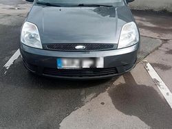 Silber Gebraucht 2004 Ford Fiesta Kleinwagen | 2.000 € (Etwas zu teuer)