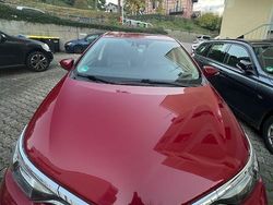 Rot Gebraucht 2017 Toyota Auris Comfort Limousine | 13.400 € (Fairer Preis)