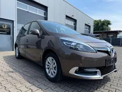 Mokkabraun Gebraucht 2013 Renault Scénic III Initiale Paris Van / Kleinbus | 6.989 € (Fairer Preis)