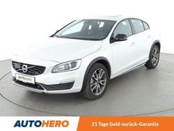 Weiß Gebraucht 2016 Volvo S60 CC Momentum Limousine | 16.970 €