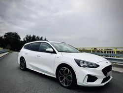 Weiß Gebraucht 2020 Ford Focus ST-Line Kombi | 16.489 € (Fairer Preis)