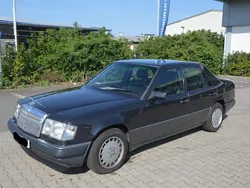 Schwarz Gebraucht 1990 Mercedes E300 Limousine | 11.600 €
