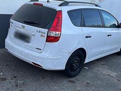 Weiß Gebraucht 2012 Hyundai i30 Kleinwagen | 3.500 €