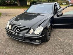 Schwarz Gebraucht 2006 Mercedes E350 Avantgarde Limousine | 2.250 €