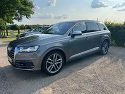 Grau Gebraucht 2017 Audi SQ7 S-Line SUV | 49.900 € (Fairer Preis)