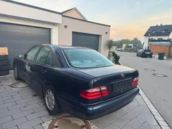 Blau Gebraucht 2001 Mercedes E200 Limousine | 3.500 € (Guter Preis)