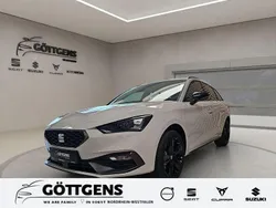 Weiß Neu 2025 Seat Leon Black Edition Limousine | 36.790 € (Teuer)