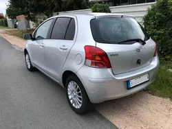 Grau Gebraucht 2009 Toyota Yaris Kleinwagen | 4.350 €