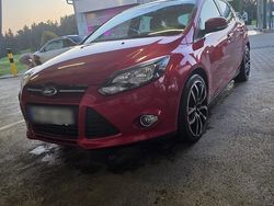Rot Gebraucht 2013 Ford Focus Limousine | 6.499 €