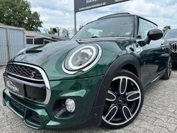 Grün Gebraucht 2018 Mini John Cooper Works Coupé Coupé | 16.949 €