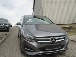 Grau Gebraucht 2015 Mercedes B200 Style Van / Kleinbus | 15.490 € (Fairer Preis)