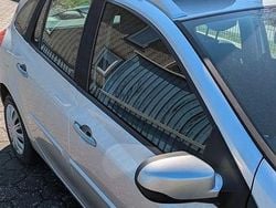 Grau Gebraucht 2009 Renault Clio GrandTour Luxe Kombi | 3.549 € (Fairer Preis)