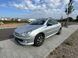 Grau Gebraucht 2005 Peugeot 206 CC Quiksilver Cabrio | 3.350 € (Etwas zu teuer)