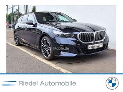 Schwarz Gebraucht 2024 BMW 520 M Sport Kombi | 49.380 € (Fairer Preis)