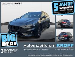 Grau Gebraucht 2022 Ford Focus ST-Line Limousine | 15.912 € (Guter Preis)