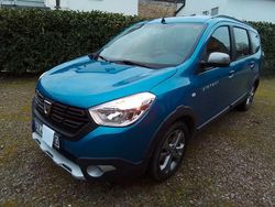 Blau Gebraucht 2019 Dacia Lodgy Stepway Van / Kleinbus | 10.450 € (Fairer Preis)
