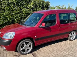 Rot Gebraucht 2003 Peugeot Partner Van / Kleinbus | 2.999 € (Fairer Preis)