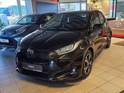 Mysticschwarz mica Neu 2025 Toyota Yaris Hybrid Comfort Limousine | 26.980 €